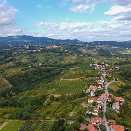 Apartma Tri Oljke Доброво Екстериор снимка