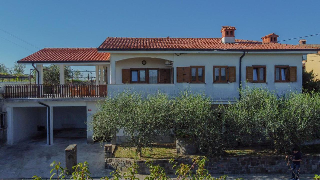 Apartma Tri Oljke Доброво Екстериор снимка