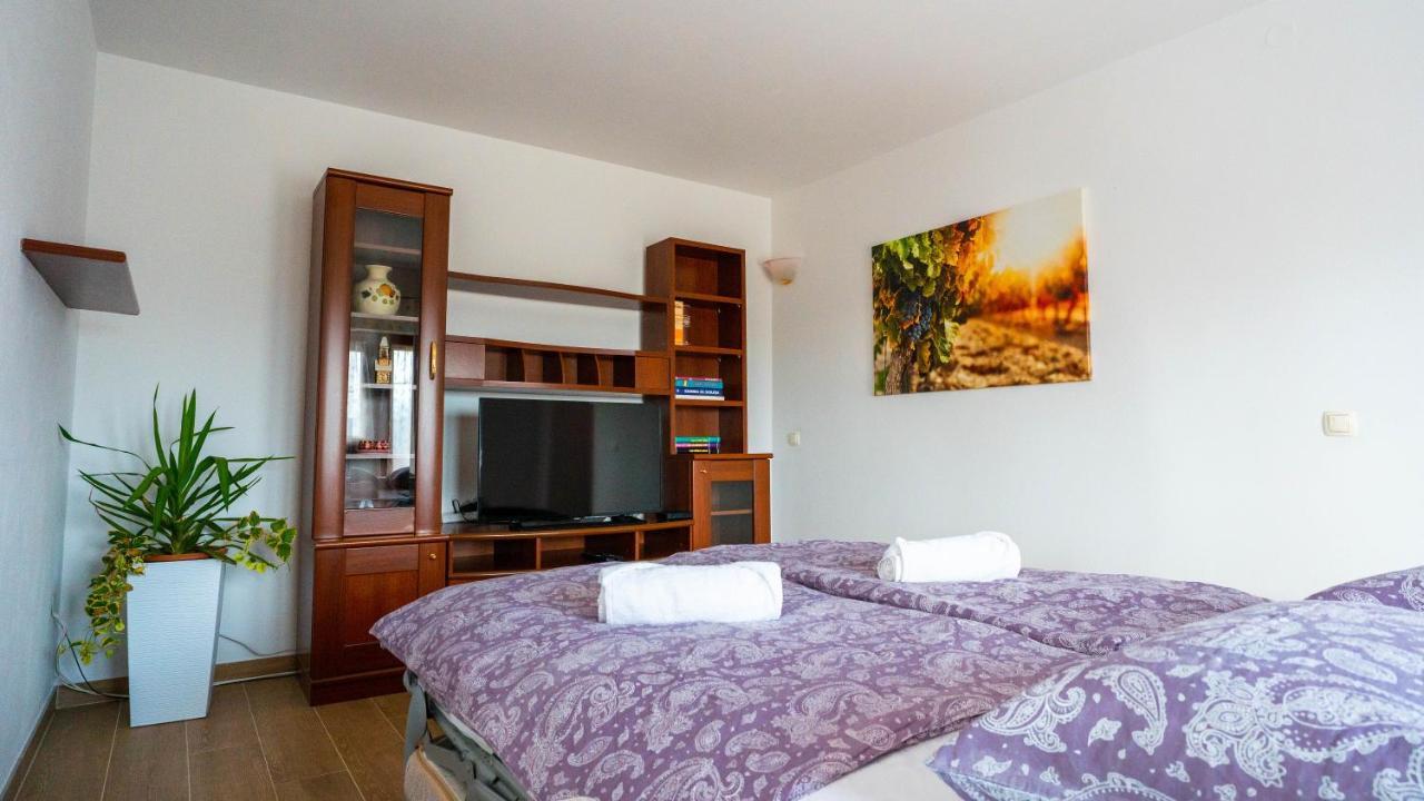 Apartma Tri Oljke Доброво Екстериор снимка