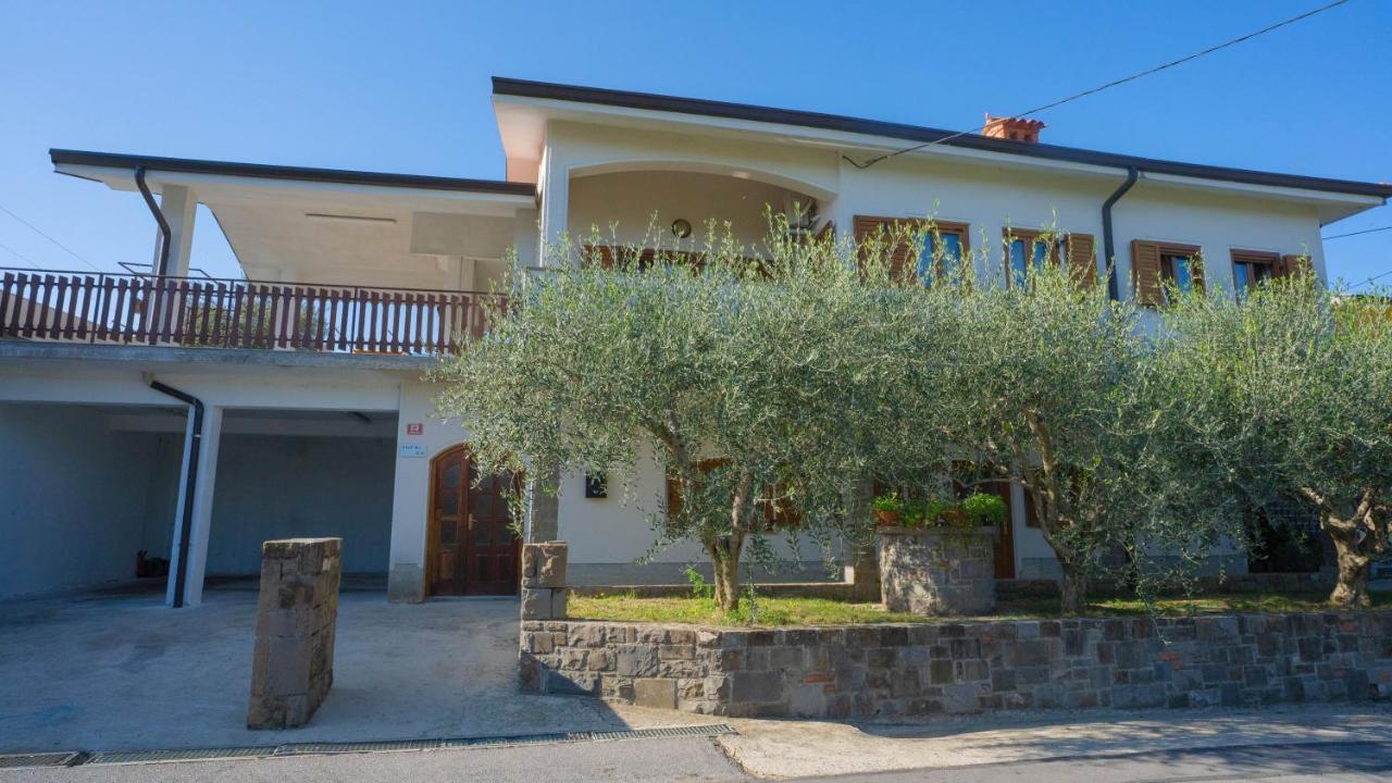 Apartma Tri Oljke Доброво Екстериор снимка